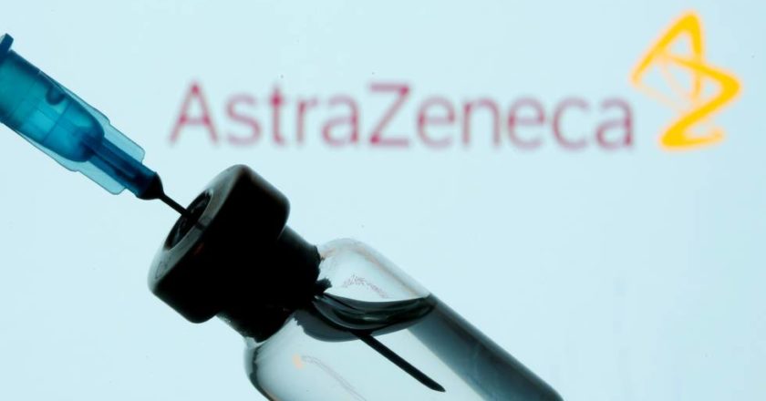 Suspenden vacunación en Dinamarca con AstraZeneca por posibles efectos de trombos