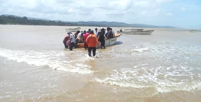 Rescatan a 18 balseros que quedaron a la deriva camino a Curazao