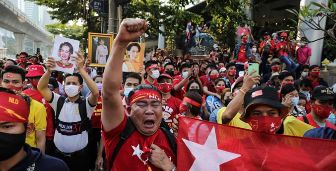 Mueren tres personas durante una protesta en Birmania