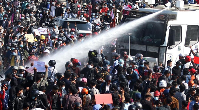 Protestas en Birmania dejan 10 muertos