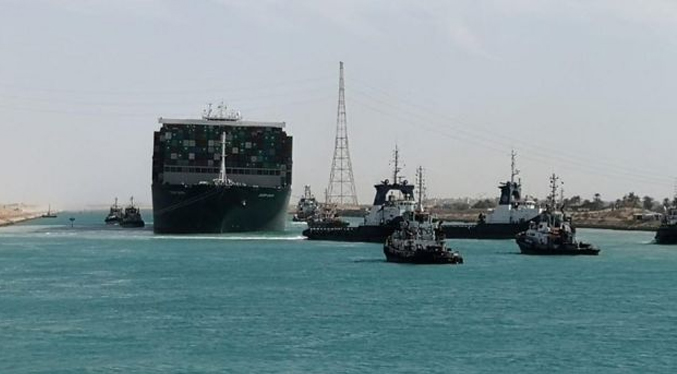El canal de Suez retoma las actividades