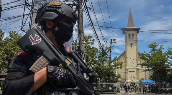 Al menos 14 personas heridas tras un atentado en una catedral de Indonesia