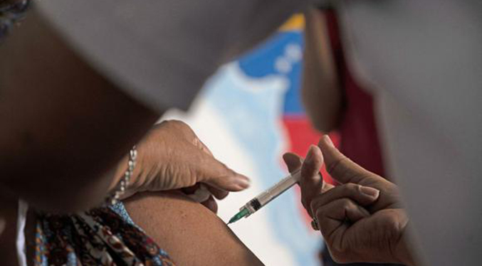 Magisterio zuliano: aplicación de vacunas es sólo para los afectos «políticamente a las autoridades»