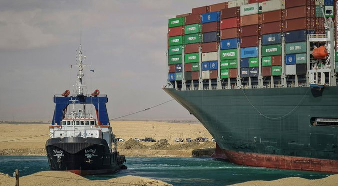 Atasco del Ever Given acumula más de 270 barcos para cruzar el canal de Suez
