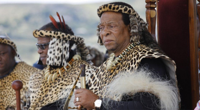 Muere rey de los zulúes de Sudáfrica
