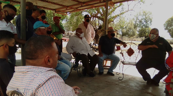 Alcalde de Lossada sostine reunión con productores agropecuarios