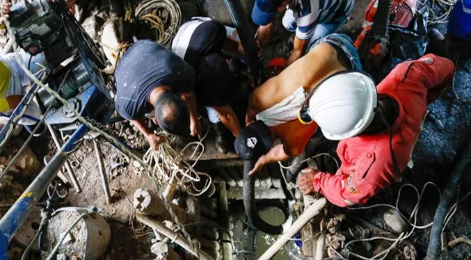 Colombia continúa con la busqueda de 11 mineros atrapados