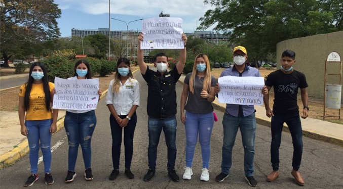 Jóvenes de Pj protestan en el HUM por «bloqueo» de la vacuna Aztrazeneca