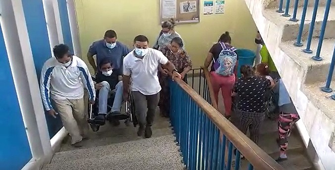 Pacientes renales del Sahum viven la tragedia de subir nueve pisos por escaleras