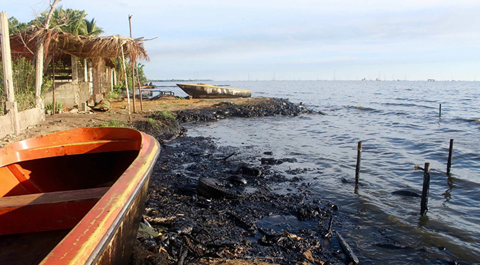 Derrames petroleros generan inconvenientes al sector pesquero de Zulia