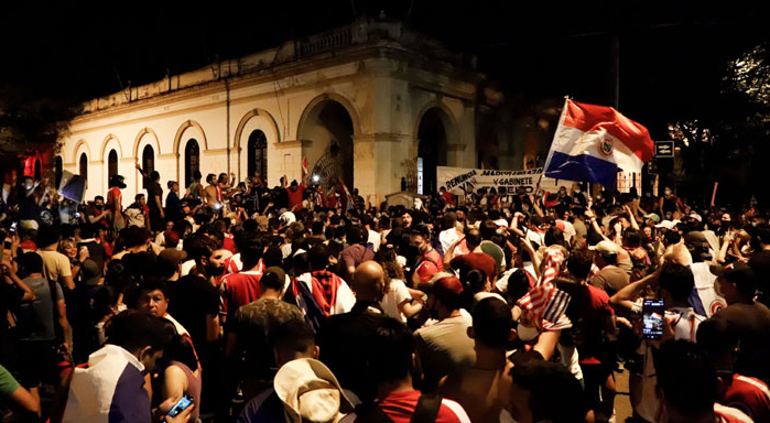 Detienen 16 personas en protesta contra el Gobierno paraguayo