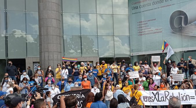 Mujeres protestan en Caracas