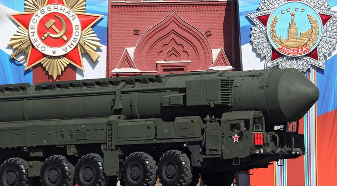 Rusia acusa al Reino Unido de violar Tratado de no proliferación nuclear