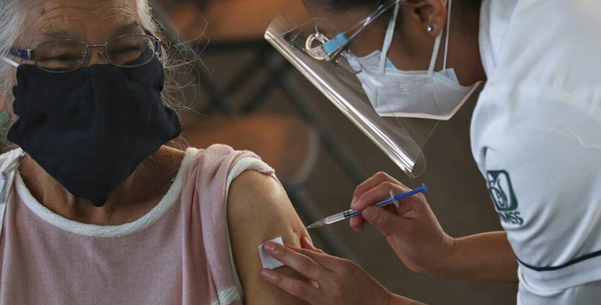 Mexicana de la tercera edad fallece minutos después de ser vacunada contra la COVID-19