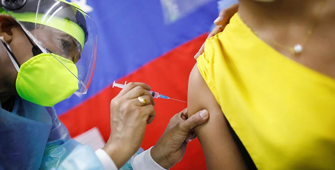 Denuncian que plan de vacunación a docentes inició a medias en Caracas