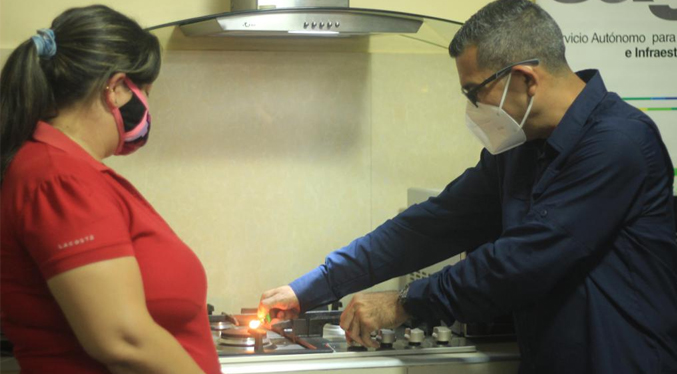 Alcalde de Maracaibo instala gas por tuberias a Villa Rotaria