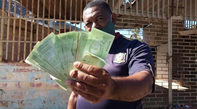 Comerciantes y transportistas no aceptan billetes de 20 mil en Maracaibo