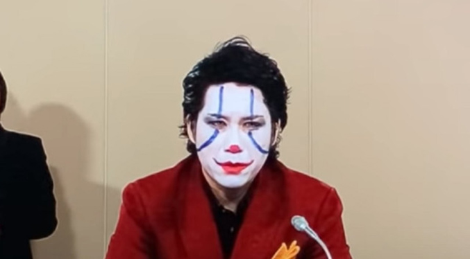 Candidato a gobernador en japonesa presenta su programa vestido como el Joker (Videos)