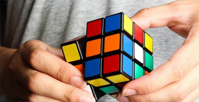 Conoce quién es el campeón de cubo de Rubik