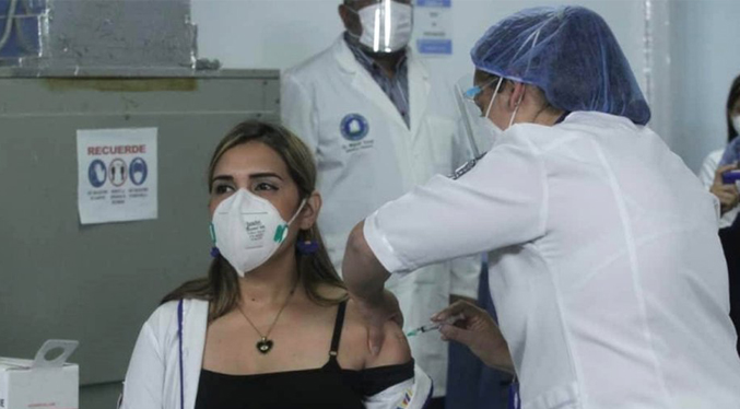 Docentes de Caracas contarán con cinco puntos de vacunación