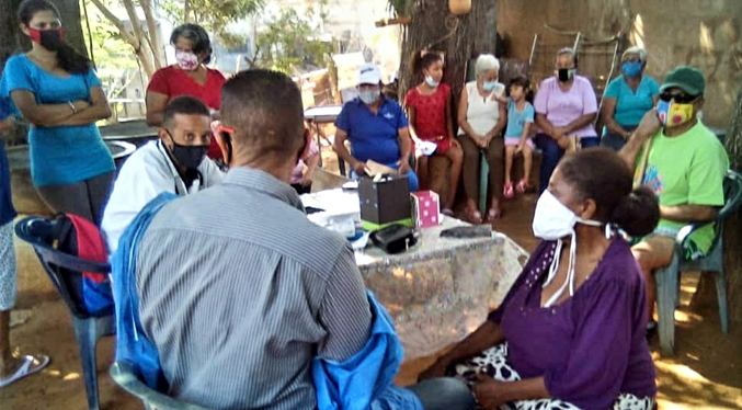 Abuelos reciben atención médica en la parroquia Cecilio Acosta de Maracaibo