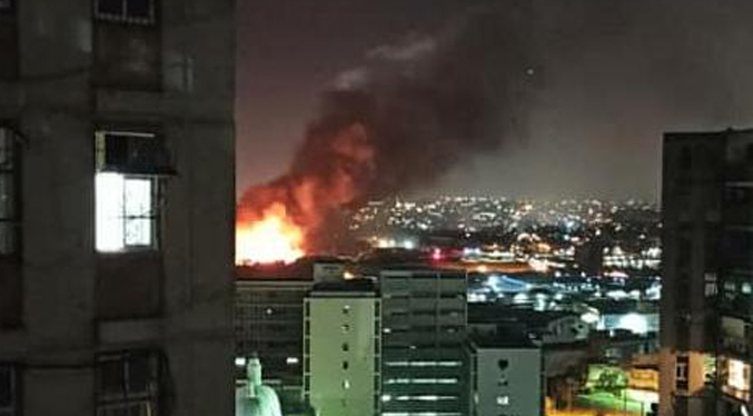 Incendio en el casco central de Maracaibo genera alarma