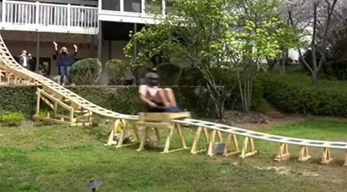 Adolescente de Georgia construye una montaña rusa en el patio trasero