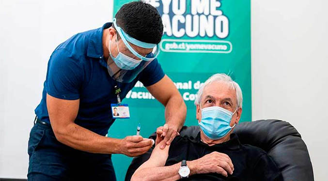 Piñera recibe la segunda dosis de la vacuna china Sinovac