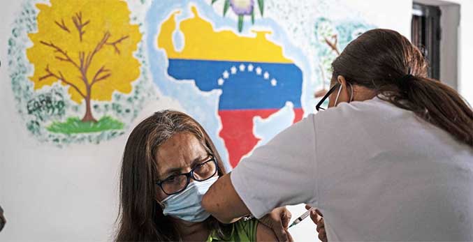 Magisterio zuliano critica «incómodas condiciones» durante proceso de vacunación