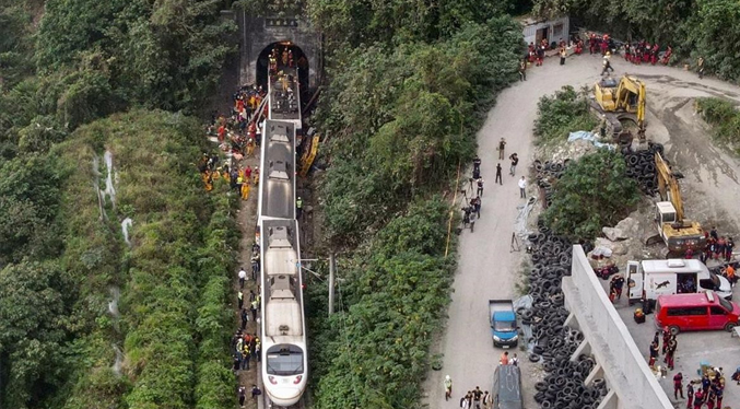 Tres heridos en estado crítico por accidente de tren en Taiwán