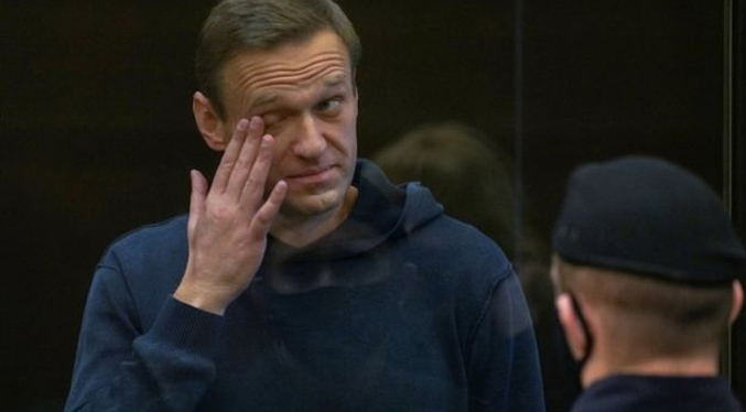 Navalny está “muy débil” y no recibe asistencia