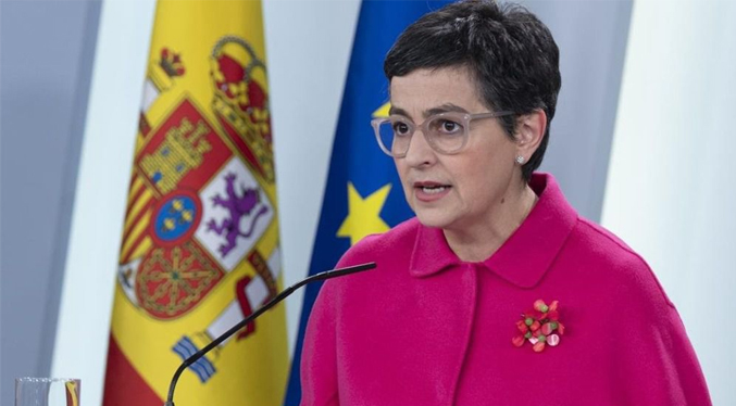 Ministra española: Debemos mantener la política realista de hablar con todos los actores políticos en Venezuela