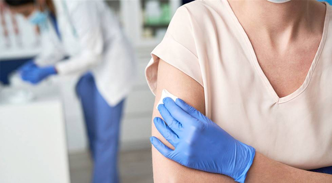 Siete personas fallecen en el Reino Unido por coágulos, tras vacunarse con AstraZeneca
