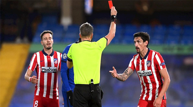UEFA multa al Atlético de Madrid y sanciona a su defensa Stefan Savic