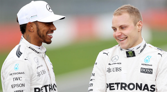 Bottas y Hamilton en la primera y segunda posición para Mercedes