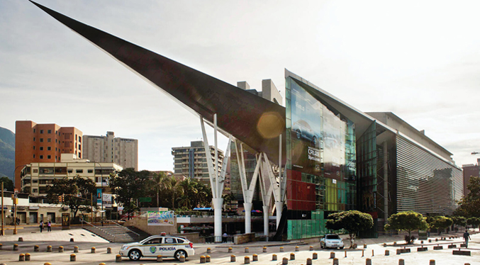 Pone fin a sus días lanzándose desde un centro comercial