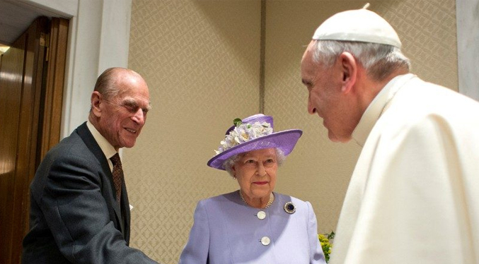 El Papa ofreció sus “más sentidas condolencias” a la reina Isabel II