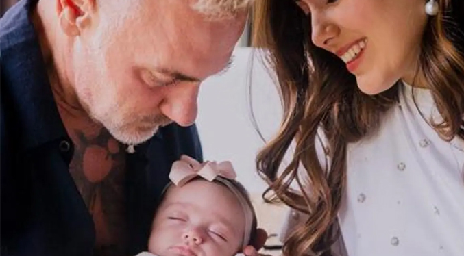 Gianluca Vacchi y Sharon Fonseca enfocados en la recuperación de su bebé