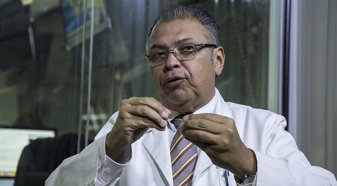 Huniades Urbina: Quirófanos de hospitales públicos registran un 70 % de desabastecimiento
