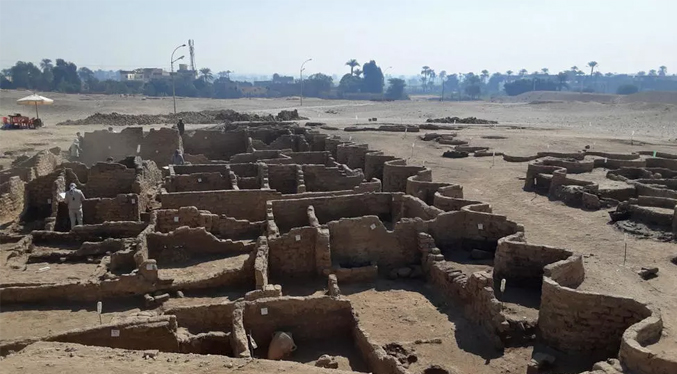 Egipto revela que descubrió una ciudad de artesanos de más de 3.000 años