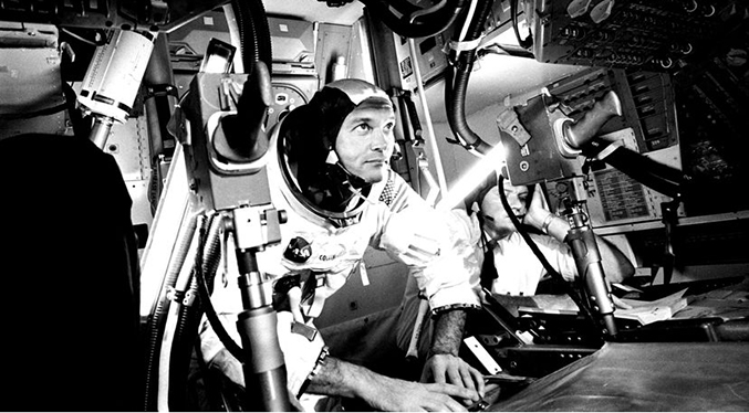 Muere Michael Collins, el astronauta que participó en la primera misión que pisó la Luna