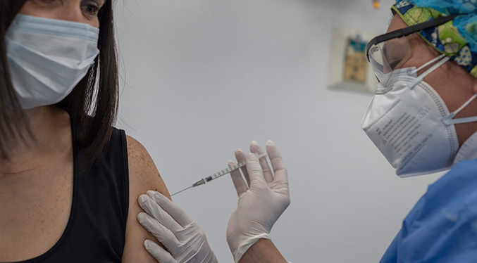 OPS invita a otros países a donar vacunas como anunciaron España y EEUU