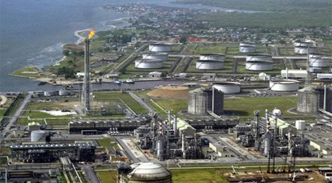 Refinería de Puerto La Cruz reinicia producción de gasolina: Reuters