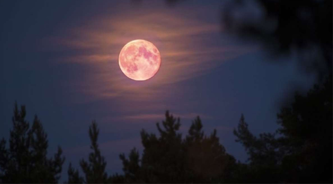 Superluna rosa iluminará los cielos por tres días a partir del 26-A