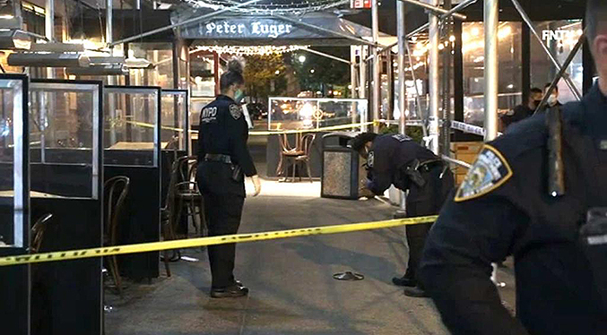 Tiroteo frente a icónico restaurante de Nueva York deja un saldo de dos heridos