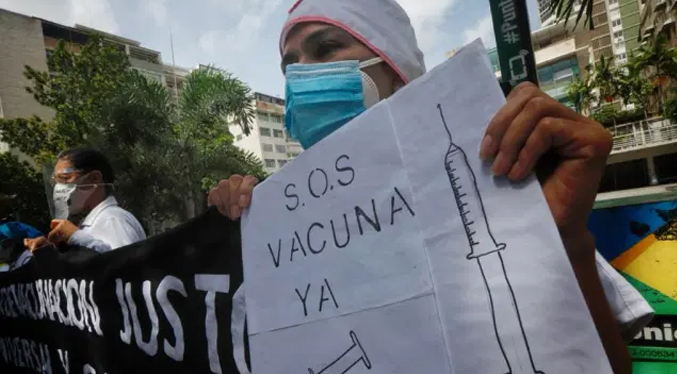 Sector salud protesta en Caracas para exigir el acceso a las vacunas