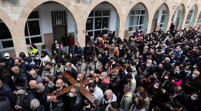 Un vía crucis concurrido conmueve a una Jerusalén apagada por la pandemia