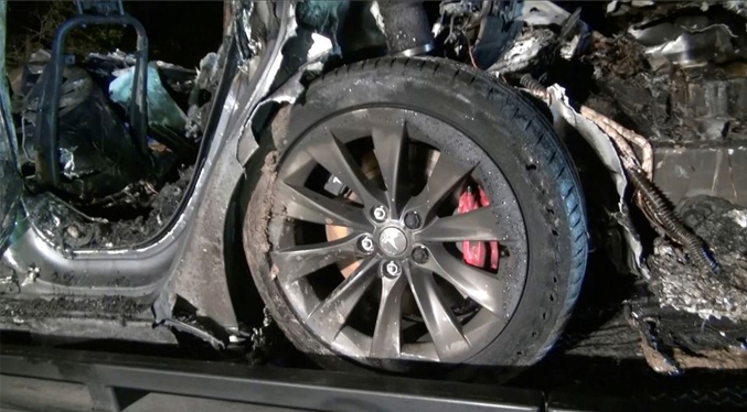 Accidente de un Tesla tiende velo sobre la seguridad de los vehículos semiautónomos