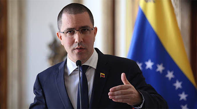 Canciller Arreaza aclara que en Venezuela no se obstaculiza derecho al voto de peruanos