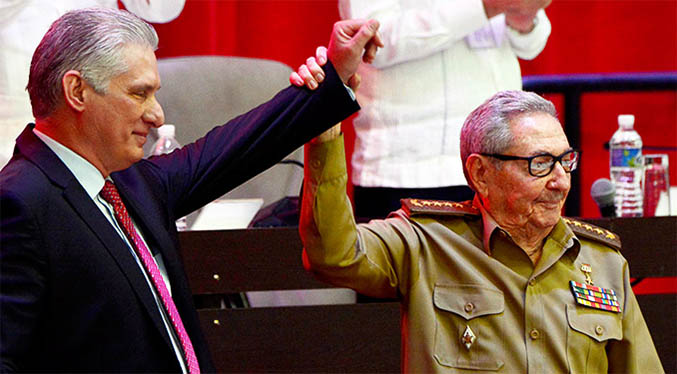 Presidente cubano seguirá consultando a Raúl Castro tras reemplazarlo en PCC